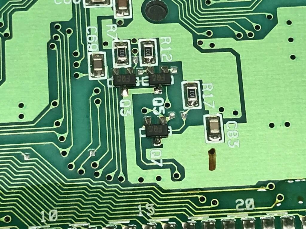 Close-up of the SNES motherboard showing transistors Q3, Q5 and Q7 alongside capacitor C83.