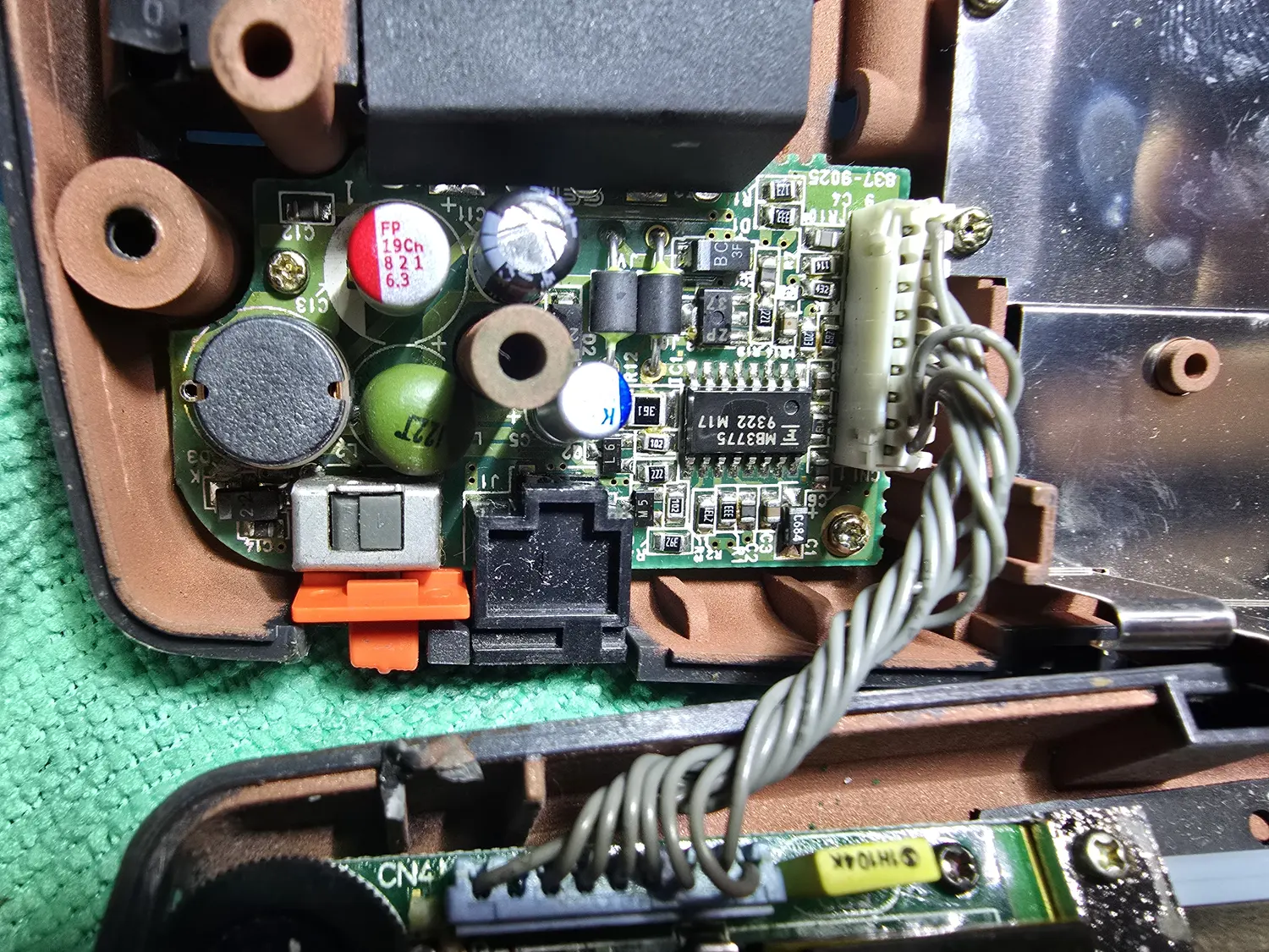 The 837-9025 power board with its Panasonic FP 820uF low-ESR bulk capacitor fitted