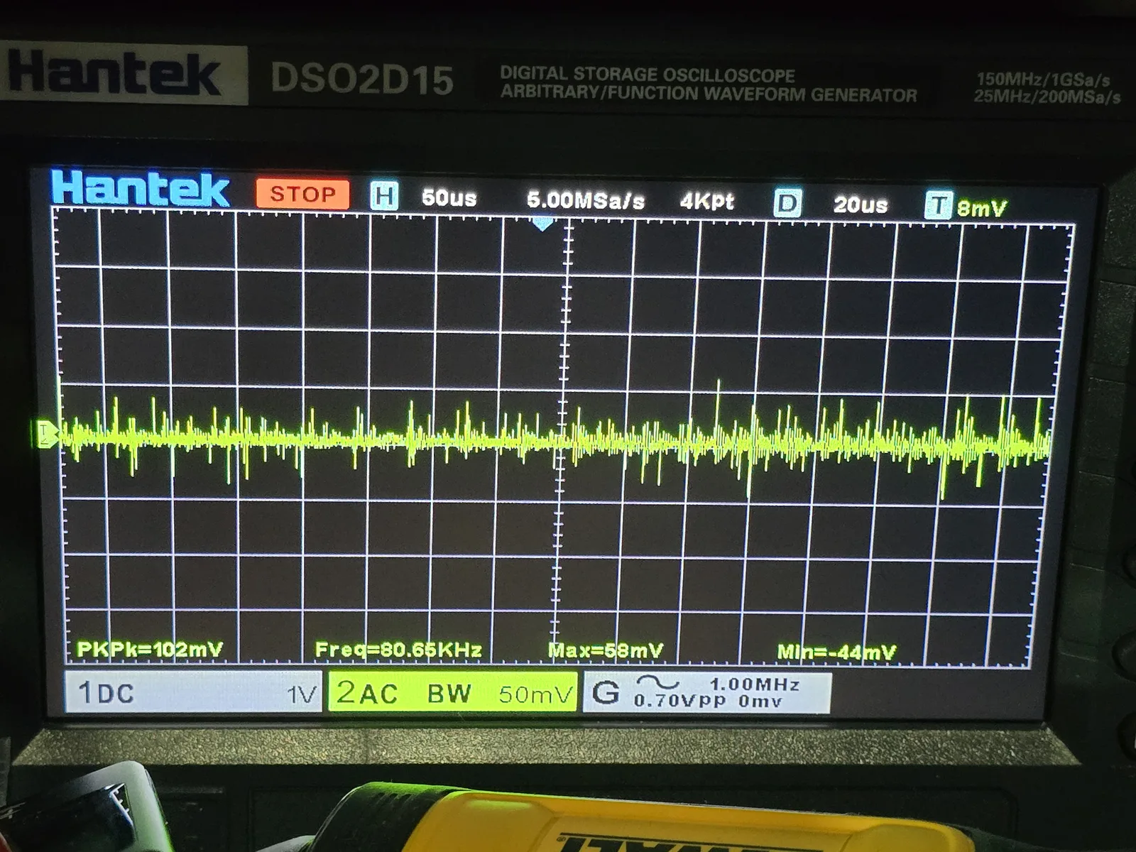 Oscilloscope showing the same output with PWM mode disabled and the periodic ripple spikes gone
